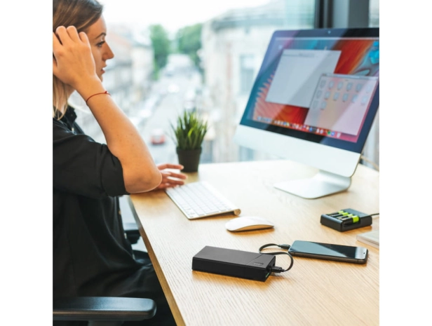 power-bank-green-cell-gc-powerplay20-20000mah-z-szybkim-ladowaniem-2x-usb-ultra-charge-oraz-2x-usb-c-power-delivery-18w 6.jpg